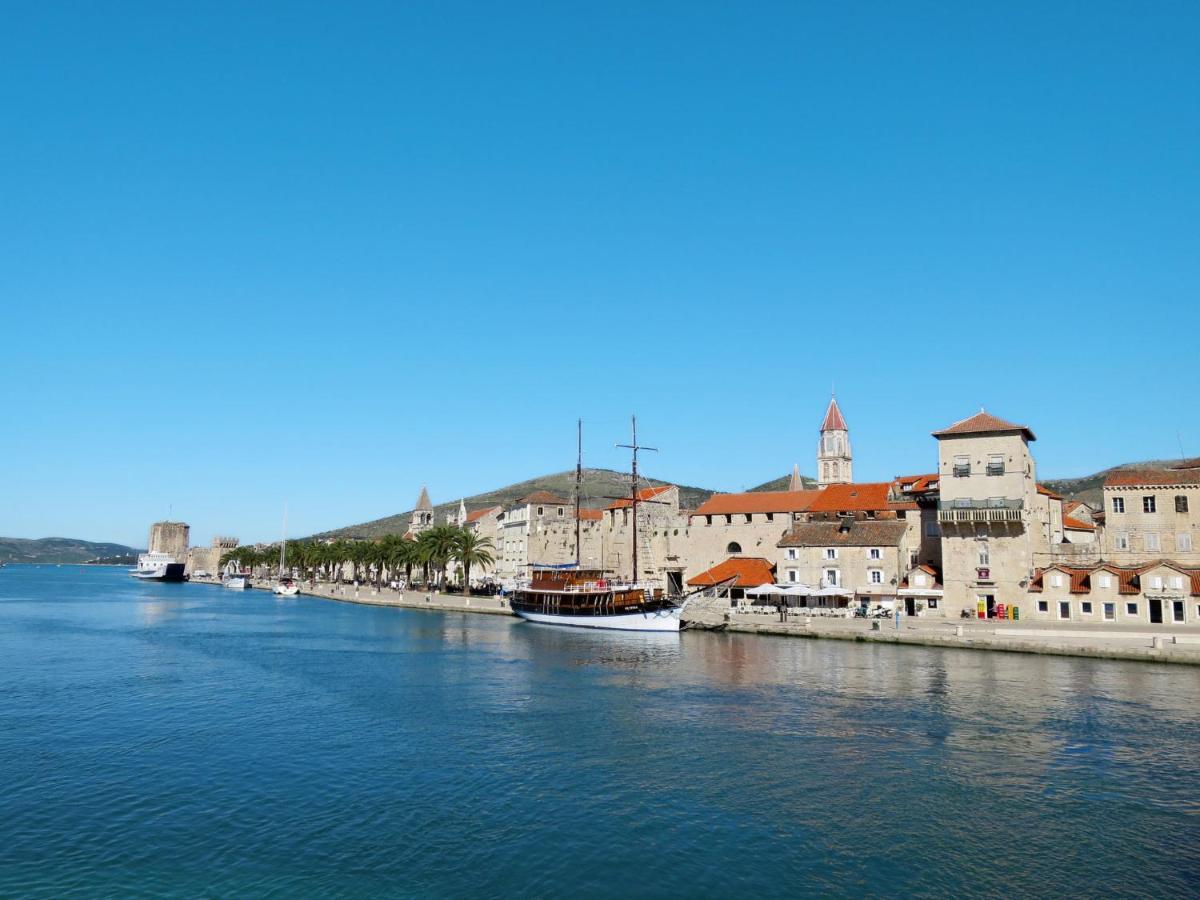 Apartment Klarić-1 Trogir Bagian luar foto